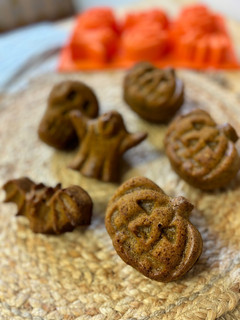 Una foto de Mini bizcochitos de zanahoria para Halloween