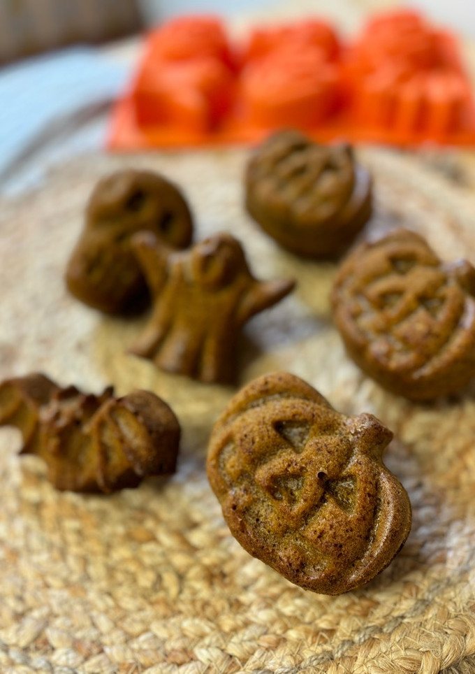 Una foto de Mini bizcochitos de zanahoria para Halloween