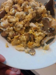 Una foto de Revueltito de setas con queso para cenar