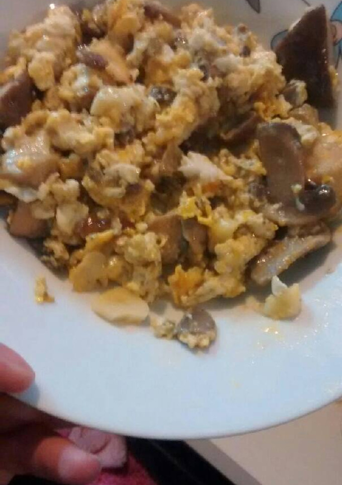 Una foto de Revueltito de setas con queso para cenar