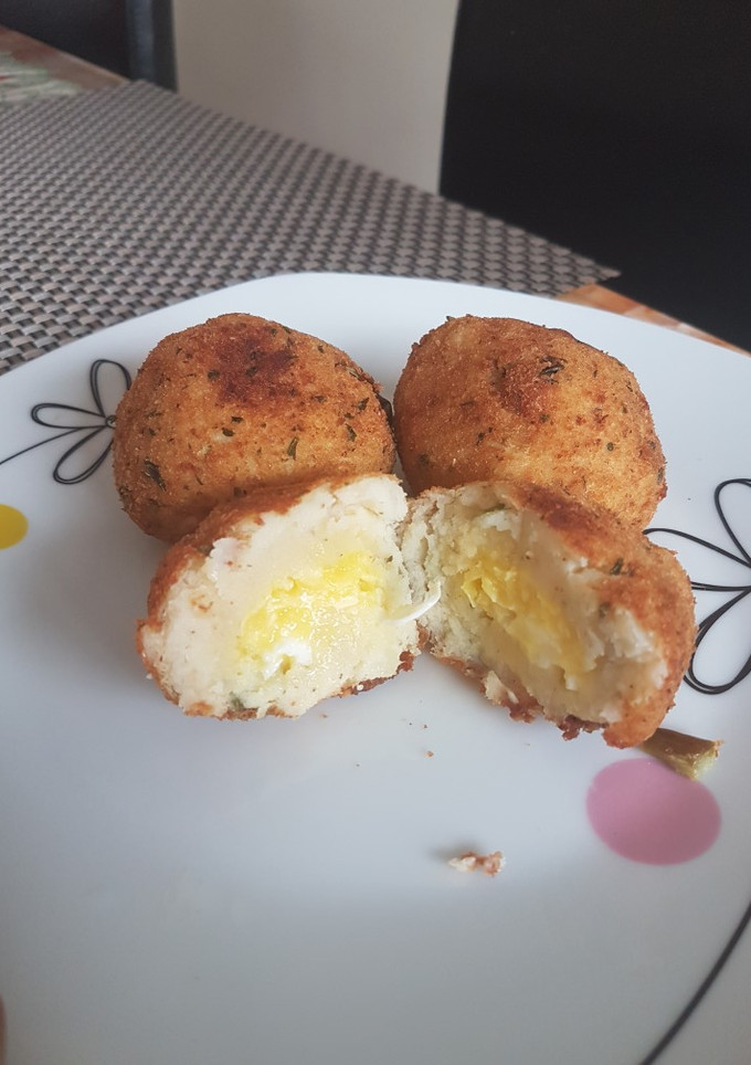Una foto de Bolitas de yema de huevo