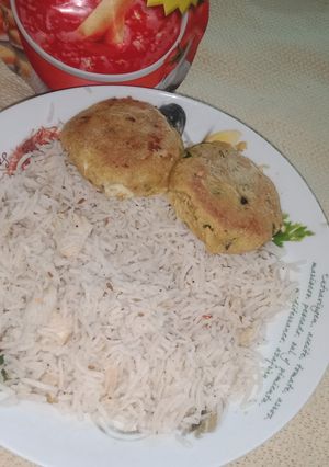 A picture of Whole hot spice rice with chicken.