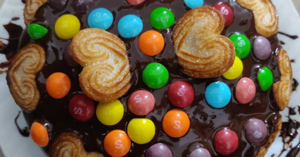 Chocolate Cookie Cake or Cream Tart With Chocolate Buttercream - DoughCuts