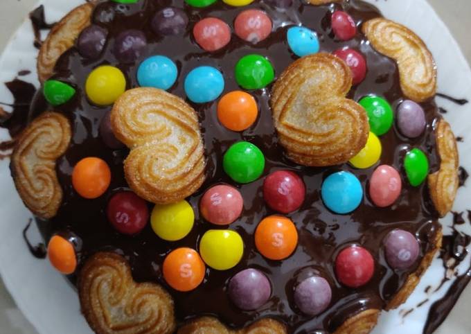 Send Online 1kg gems oreo chocolate cake Order Delivery | flowercakengifts