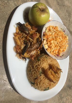 Shinkafa dafaduka da coleslaw ainihin hoton girkin