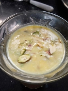 केसर पिस्ता मिल्क (Kesar pista milk recipe in Hindi) रेसिपी मुख्य फोटो