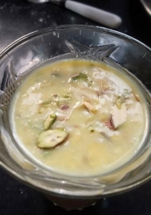 केसर पिस्ता मिल्क (Kesar pista milk recipe in Hindi) रेसिपी मुख्य फोटो