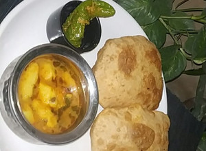 A picture of Bedai poori with aaloo sabji (u.p style).