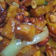 Sweet & Sour Marinated Peanut Tempeh A picture of Sweet & Sour Marinated Peanut Tempeh.