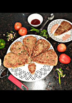 आलू का पिज़्ज़ा (Aloo Ka pizza recipe in Hindi) रेसिपी मुख्य फोटो