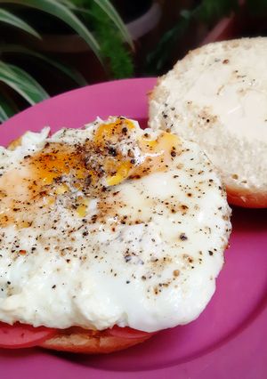 Une photo de Burger oeuf pâté 🍔