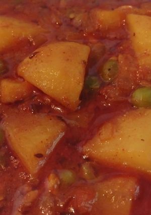 আলু মটর কারি(aloo matar curry recipe in Bengali) রেসিপির প্রধান ছবি
