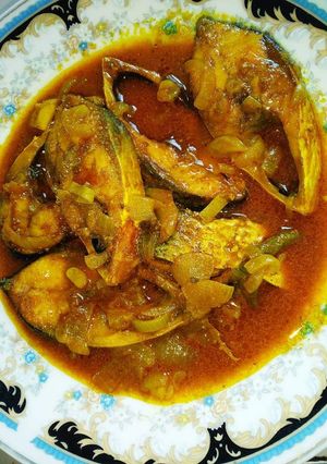 কাঁচা ইলিশের কষা ঝোল (kacha illisher kosha jhol recipe in Bengali) রেসিপির প্রধান ছবি