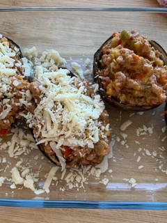 Una foto de Berenjenas rellenas de carne y verduras