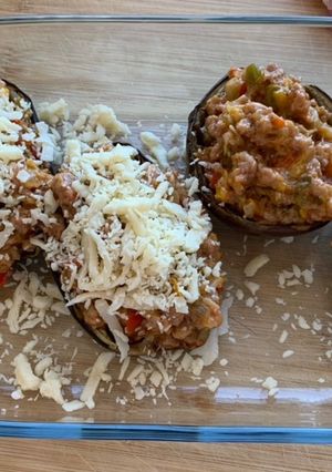 Una foto de Berenjenas rellenas de carne y verduras