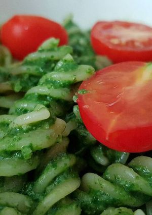 Una foto de Pasta con salsa de acelgas
