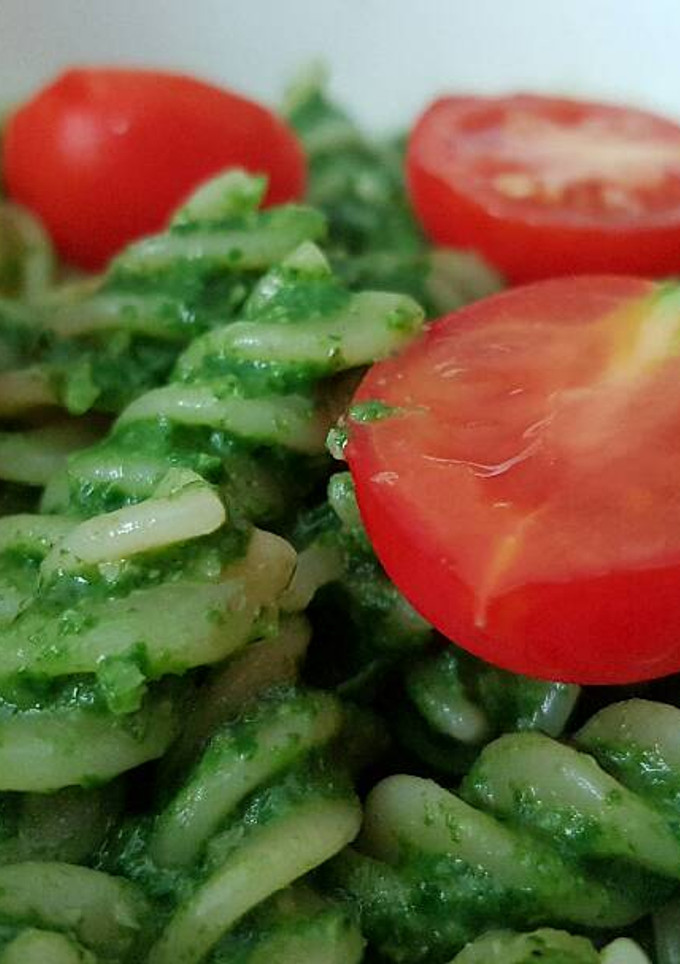 Una foto de Pasta con salsa de acelgas
