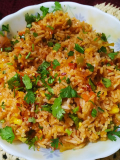 વેજ ફ્રાઇડ રાઈસ (veg fried rice recipe in Gujarati) રેસીપી મુખ્ય ફોટો