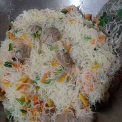 A picture of Bihun goreng tanpa kecap.