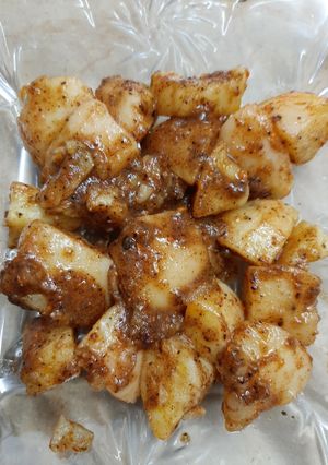 A picture of Khatye aloo.