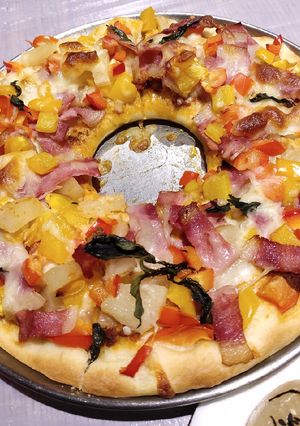 A picture of Pizza Wreath.