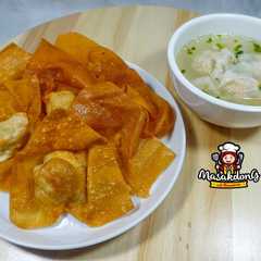 A picture of Pangsit Goreng dan Rebus.