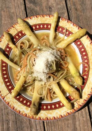Une photo de One Pot Pasta aux asperges
