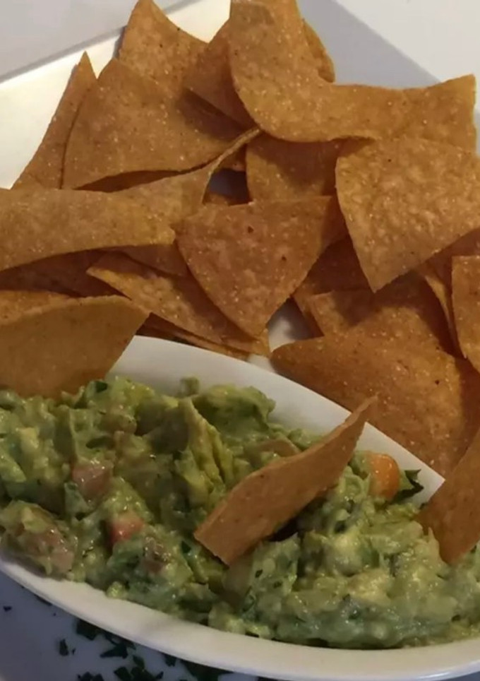 Una foto de Guaca~Nachos 😋😋