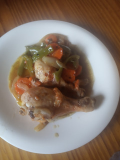 Una foto de Pollo al horno con verduras