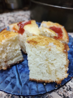 Una foto de Torta de limón con membrillo 🍋