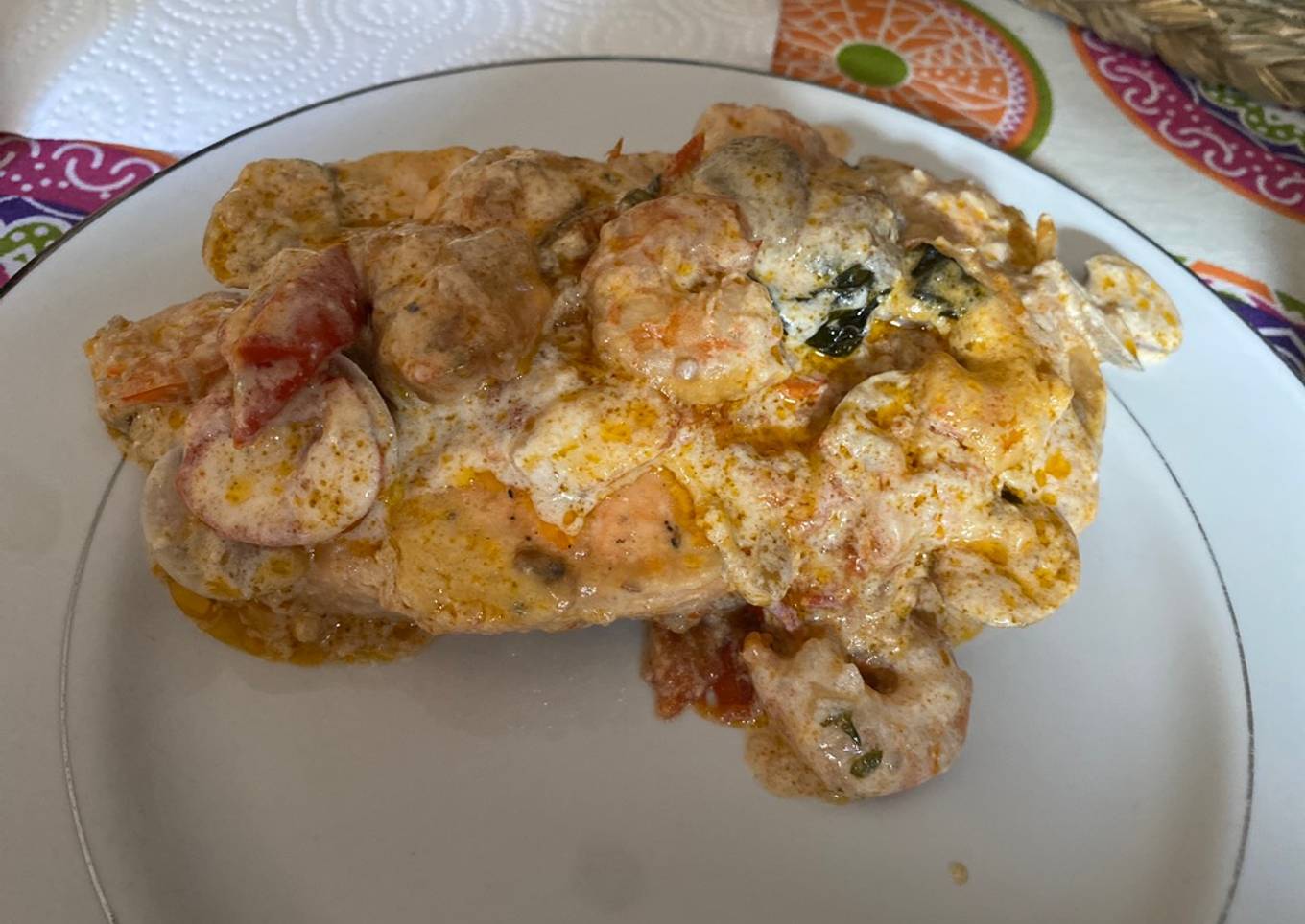 Salmón con almejas y langostinos