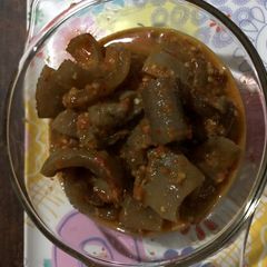 A picture of Peppered Pomo.