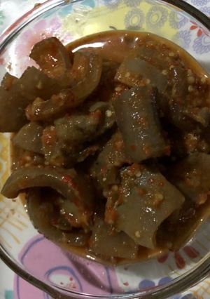 A picture of Peppered Pomo.
