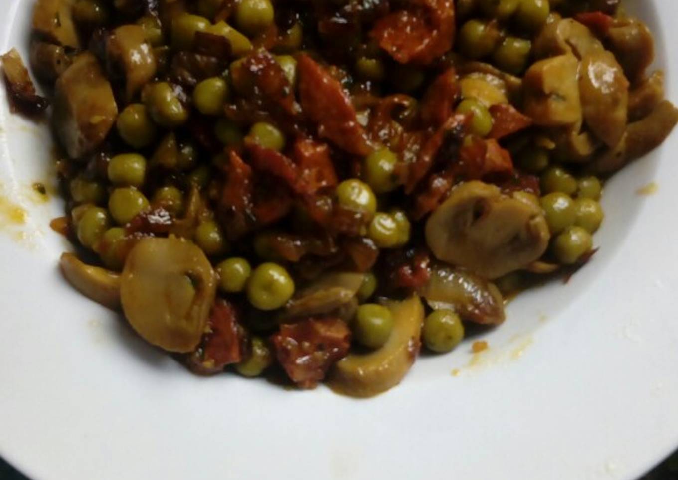 Salteado de guisantes y champis con chorizo hallal
