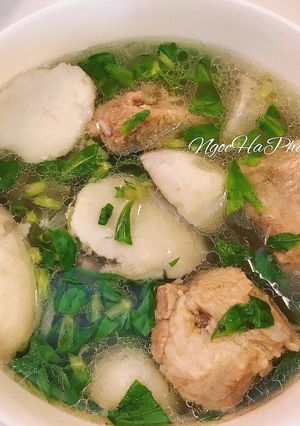 Hình của món Canh sườn nấu khoai sọ.