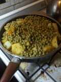 Pollo honda a la portuguesa con papa y arvejas
