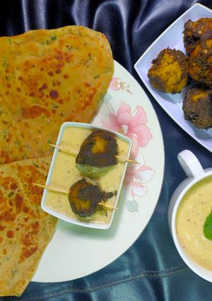 A picture of Mint masala BBQ potatoes with cheesy white gravy.