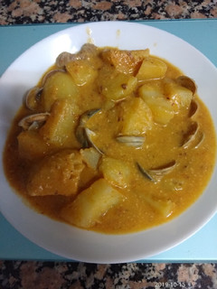 Foto principal de Cazuela de patatas con almejas y almendras