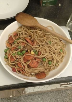 Una foto de Fideos con veggies a mi estilo