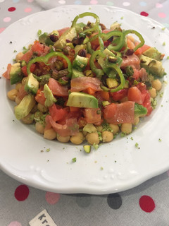 Una foto de Ensalada de Garbanzos y Crudités