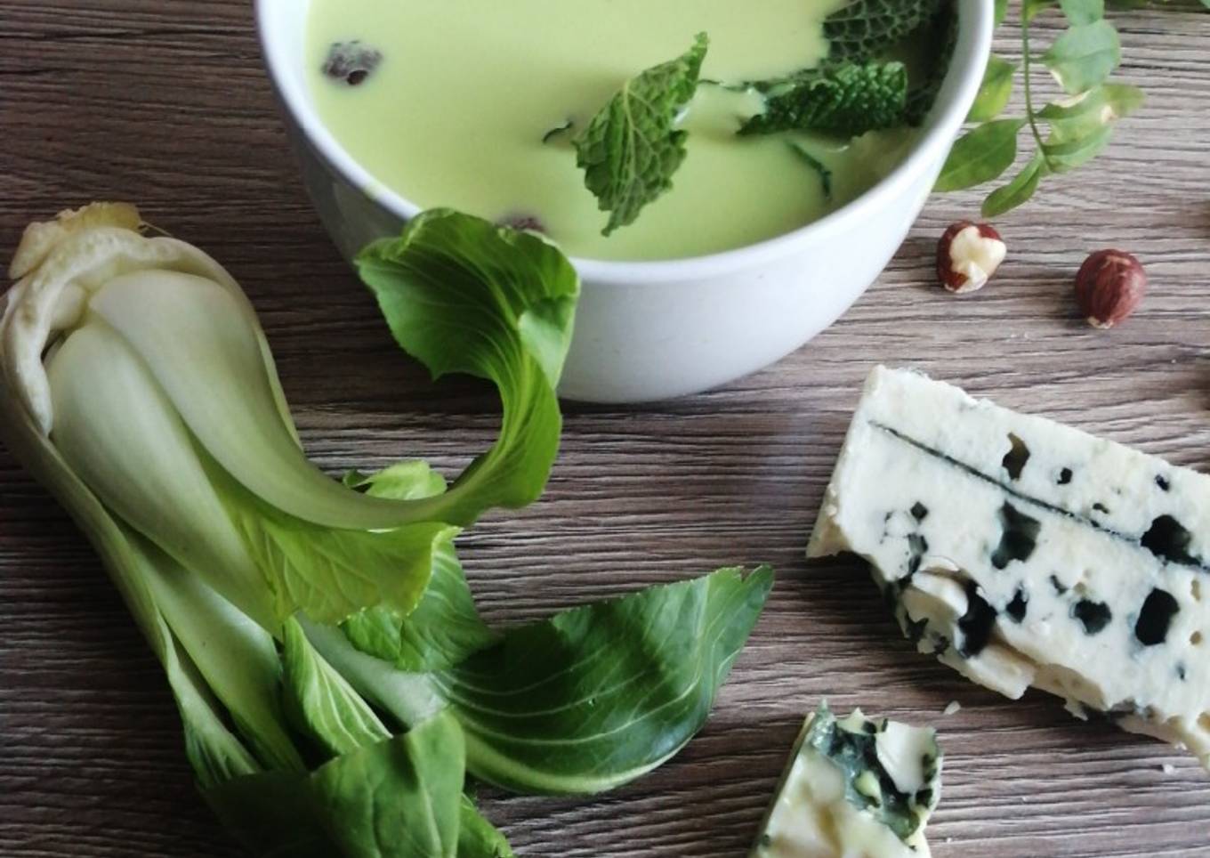 Soupe bok choy🥬 Roquefort🧀🌰 noisette