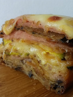 Una foto de Lasagna de berenjena y Zapallito con jamón y queso