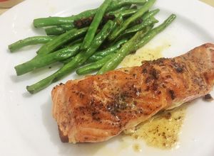 Foto resep Salmon steak with lemon butter sauce