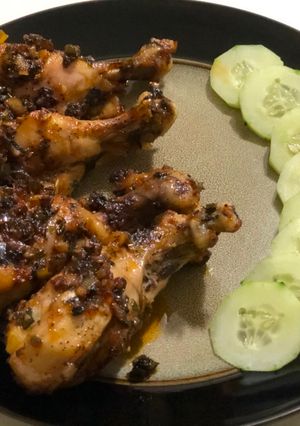স্পাইসি অ্যান্ড সুইট চিকেন ড্রামস্টিক (Spicy and sweet chicken drumsticks recipe in Bengali) রেসিপির প্রধান ছবি