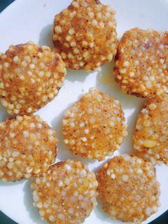 साबुदाणा वडा (sabudana vada recipe in marathi) रेसिपी चे मुख्य फोटो