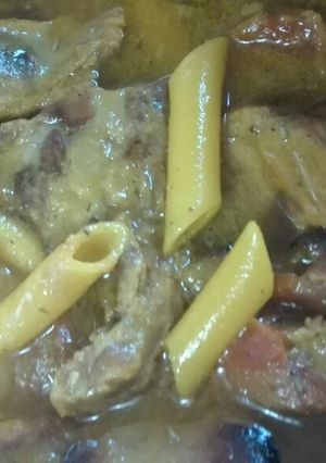 Una foto de 516 Guiso de costillas con macarrones