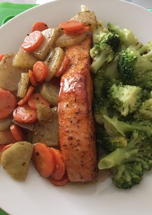 A picture of Honey mustard salmon.