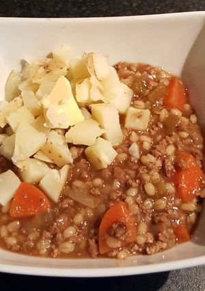 A picture of Hearty Beef & Barley Soup.