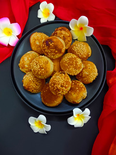 अप्पे पैन में स्वादिष्ट गुलगुले (Delicious Gulgule (Dumplings) in Appe Pan ) रेसिपी मुख्य फोटो