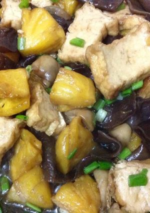 Hình của món Khóm (dứa) xào chay.